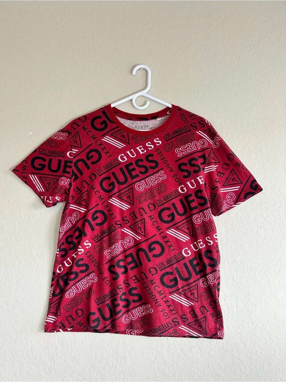 GUESS Men’s Large Red All Over Logo Graphic Tee - Picture 2 of 9